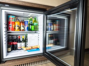 Ropa de cama de alta calidad y minibar (con algunos artículos gratuitos)