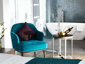 Suite superior, 1 cama de matrimonio grande con sofá cama | Ropa de cama de alta calidad y minibar (con algunos artículos gratuitos)