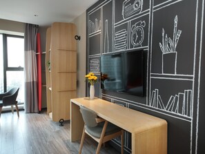 Twin Room | Living area | 42-inch LCD TV with cable channels, TV - ibis Chengdu Chunxi Road Shudu Mansion (Chengdu)