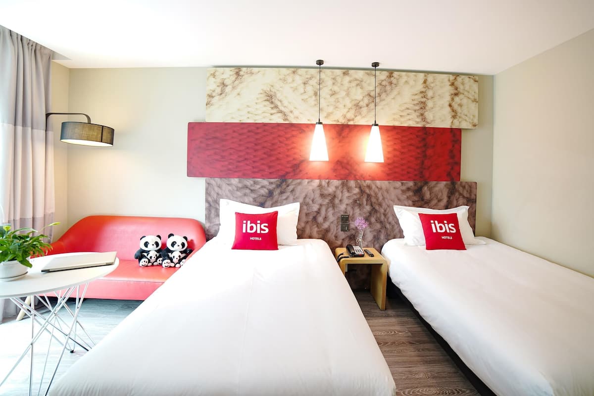 In-room safe, blackout curtains, free WiFi, bed sheets