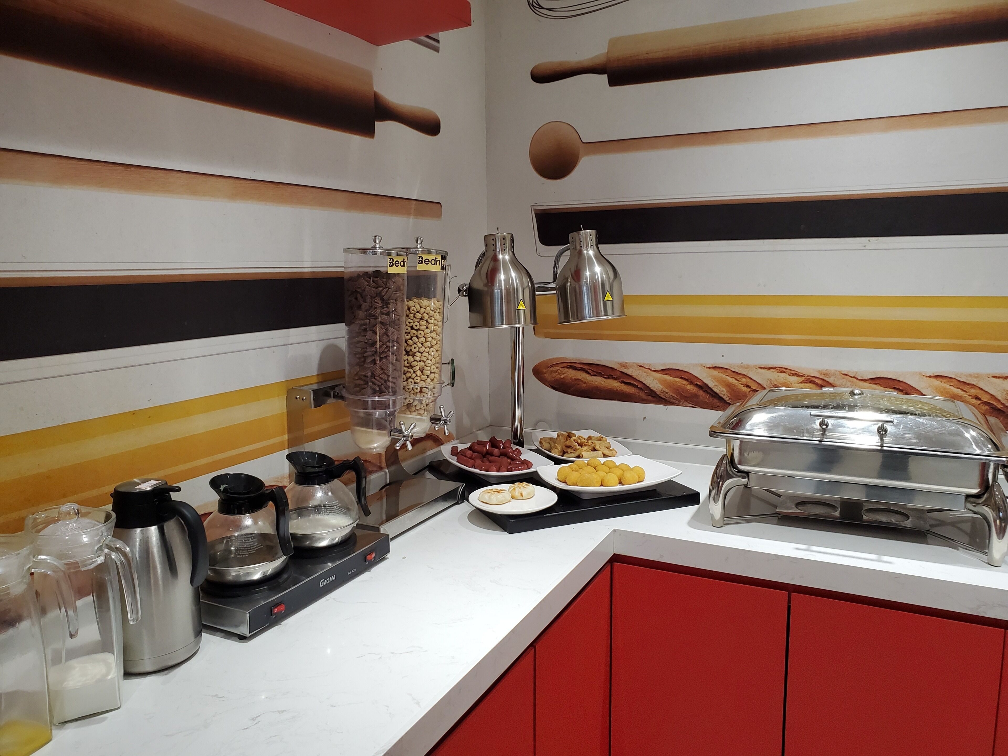 daily buffet breakfast (cny 29 per person)