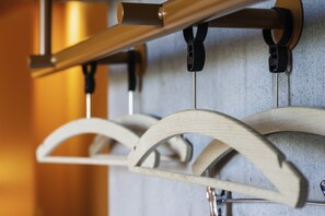 Ylelliset vuodevaatteet, yksilöllisesti kalustettu, työpöytä