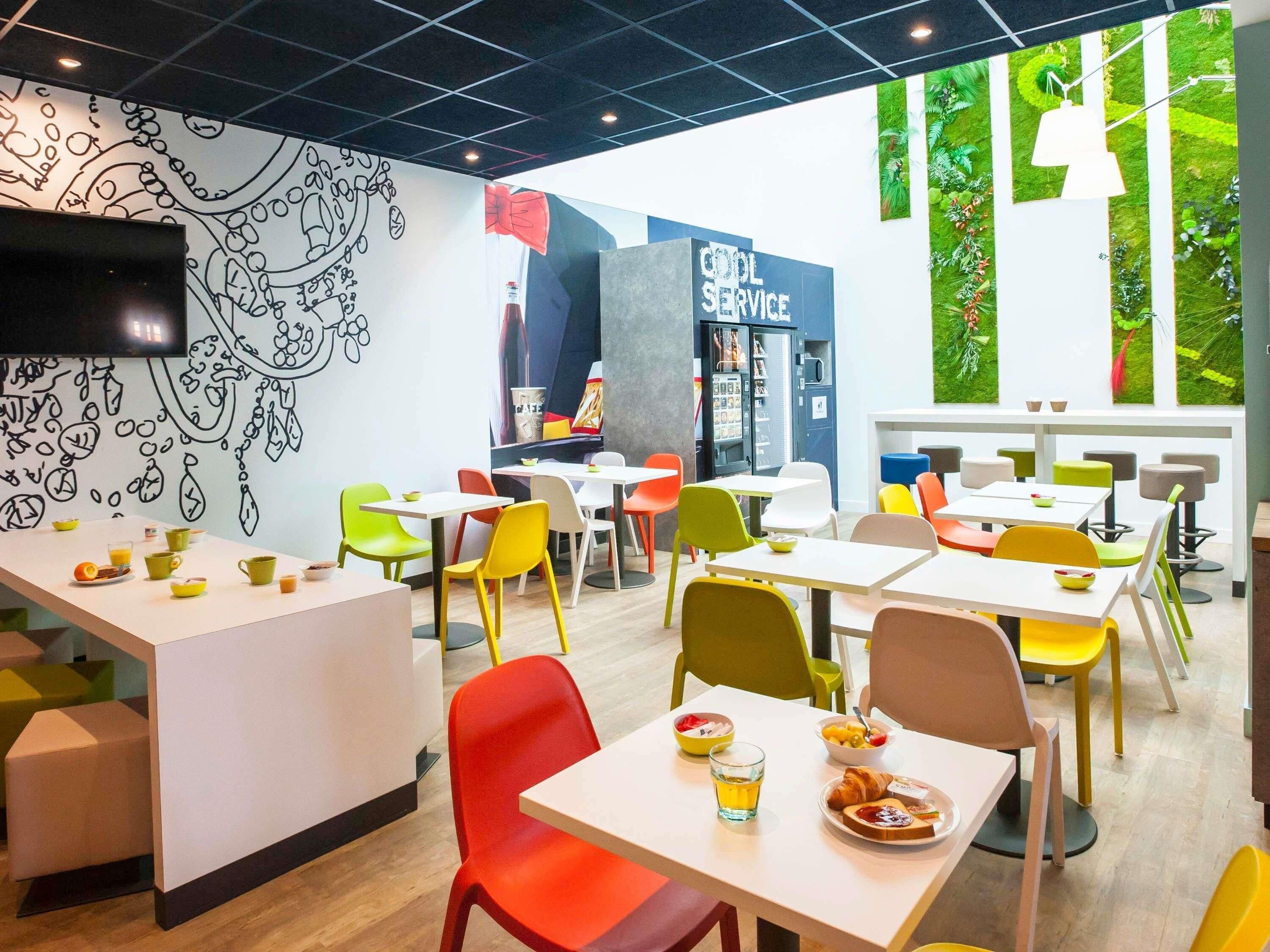 Frukostbuffé varje dag (EUR 9.90 per person)