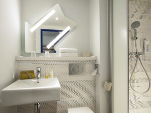 Ropa de cama de alta calidad, muebles diferentes y escritorio