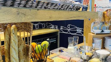 Daily buffet breakfast (EUR 9.90 per person)