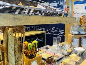 매일 뷔페 아침 식사(1인당 EUR 9.90)