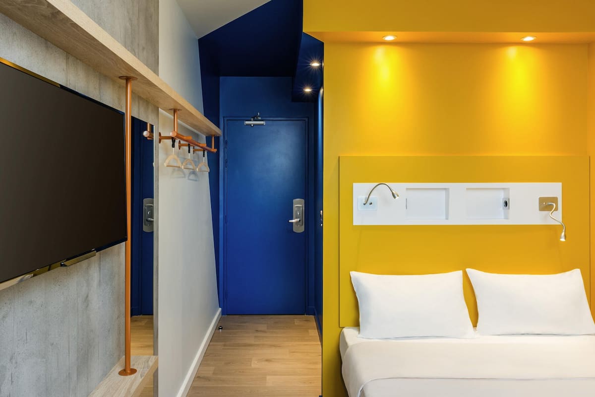 Habitació estàndard, 1 llit doble | Roba de llit d'alta qualitat, mobiliari individual i escriptori