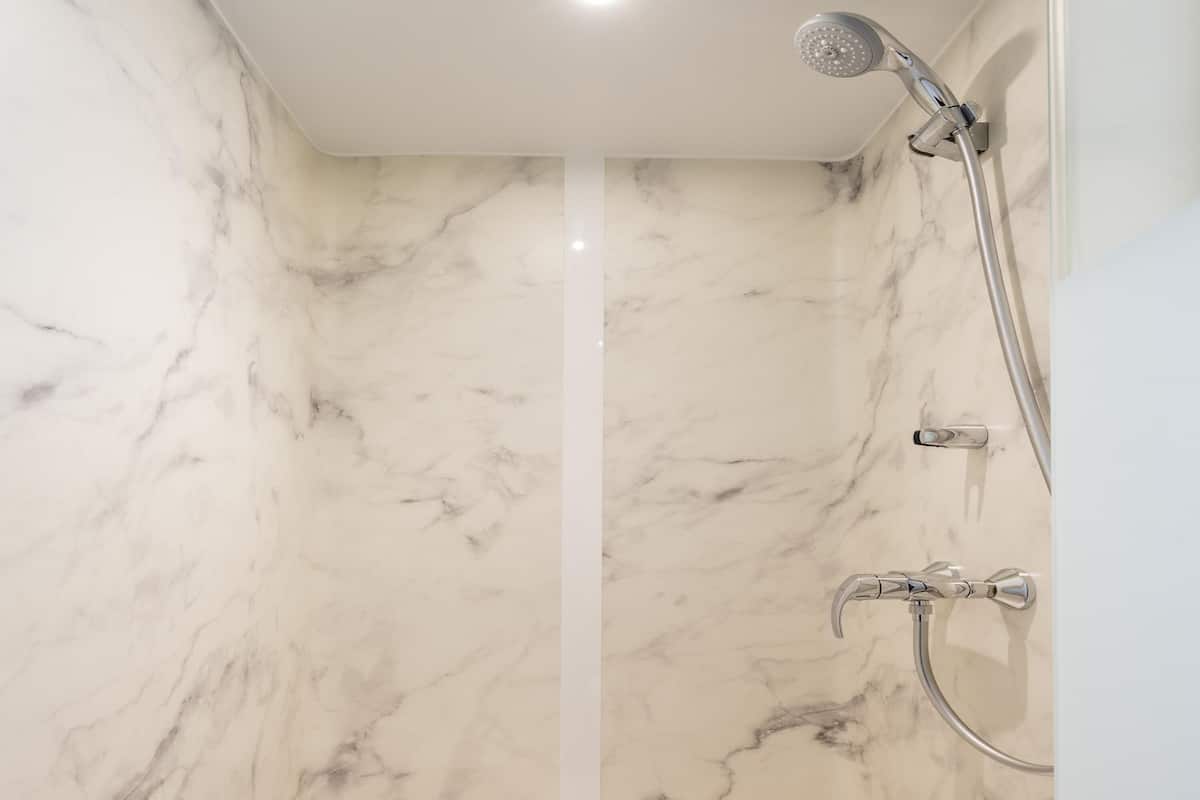 Sängtillbehör av högsta kvalitet, unika möbler och skrivbord