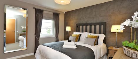 1 bedroom, individually decorated, individually furnished, desk