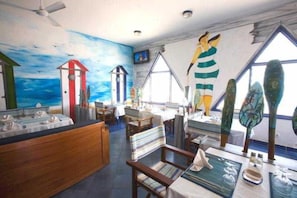 Lunch and dinner served, international cuisine - La Madrague N'gor (Dakar)