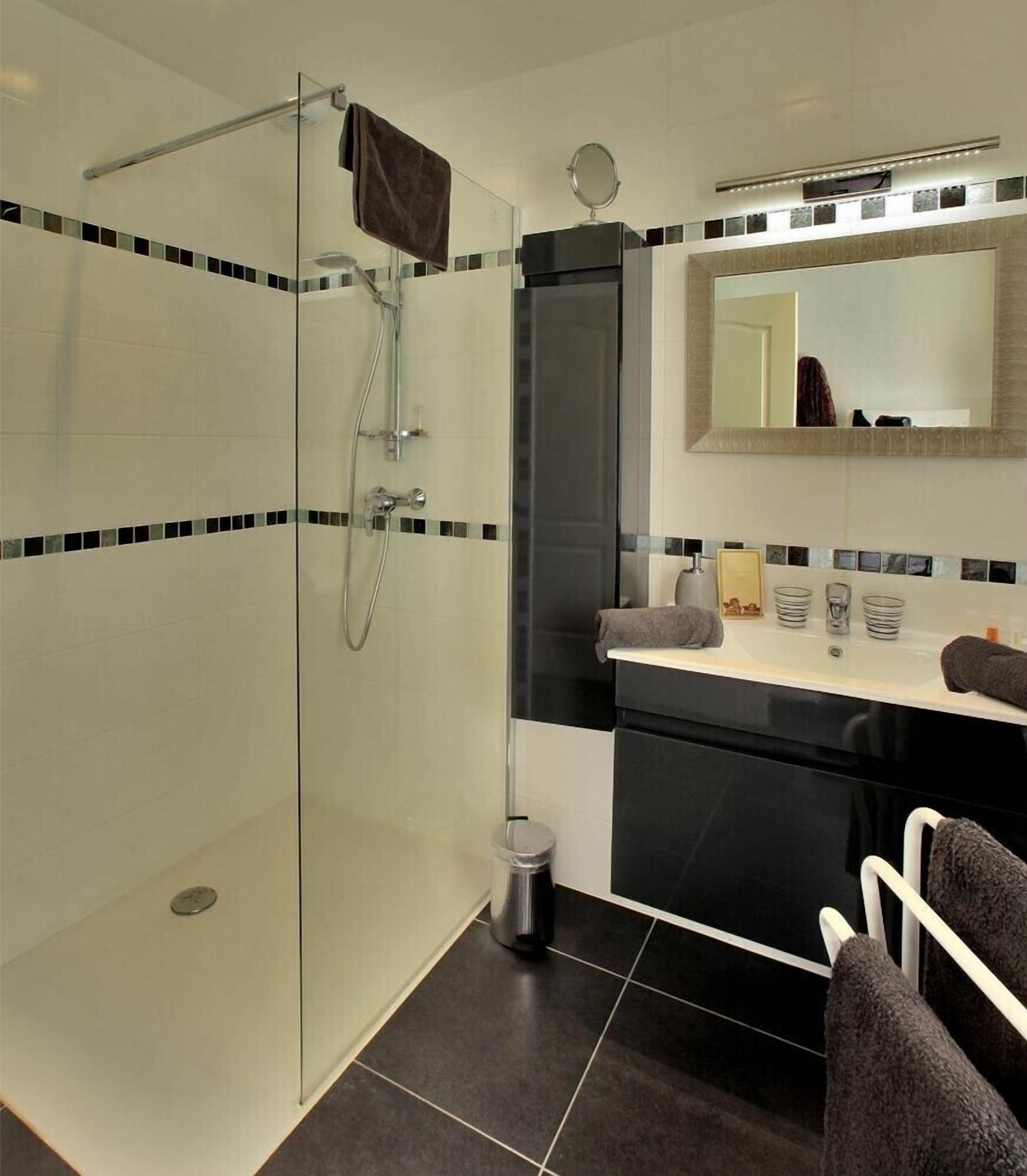 Duplex | Bathroom shower