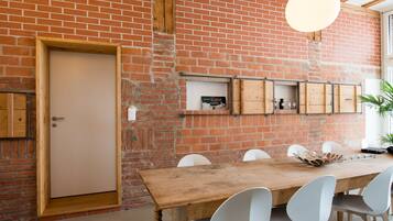 Bao gồm bữa sáng đặc sản địa phương hàng ngày