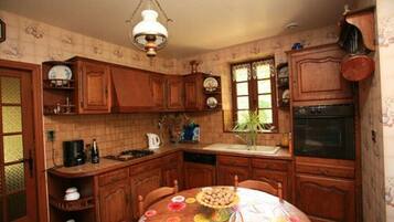 Sudah termasuk sarapan ala kontinental setiap hari