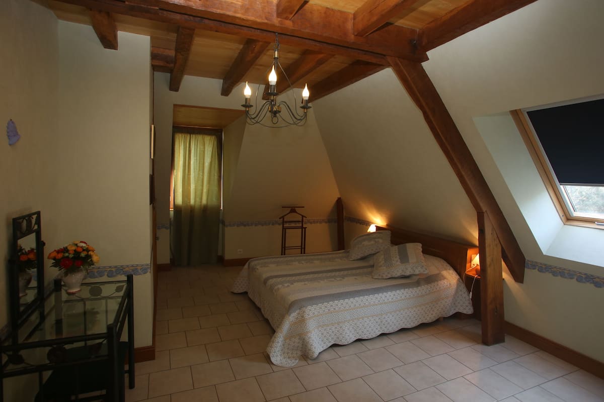 2 bedrooms, individually decorated, individually furnished