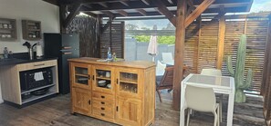 Bangalô conforto, 1 cama Queen, terraço, no jardim | Terraço/pátio