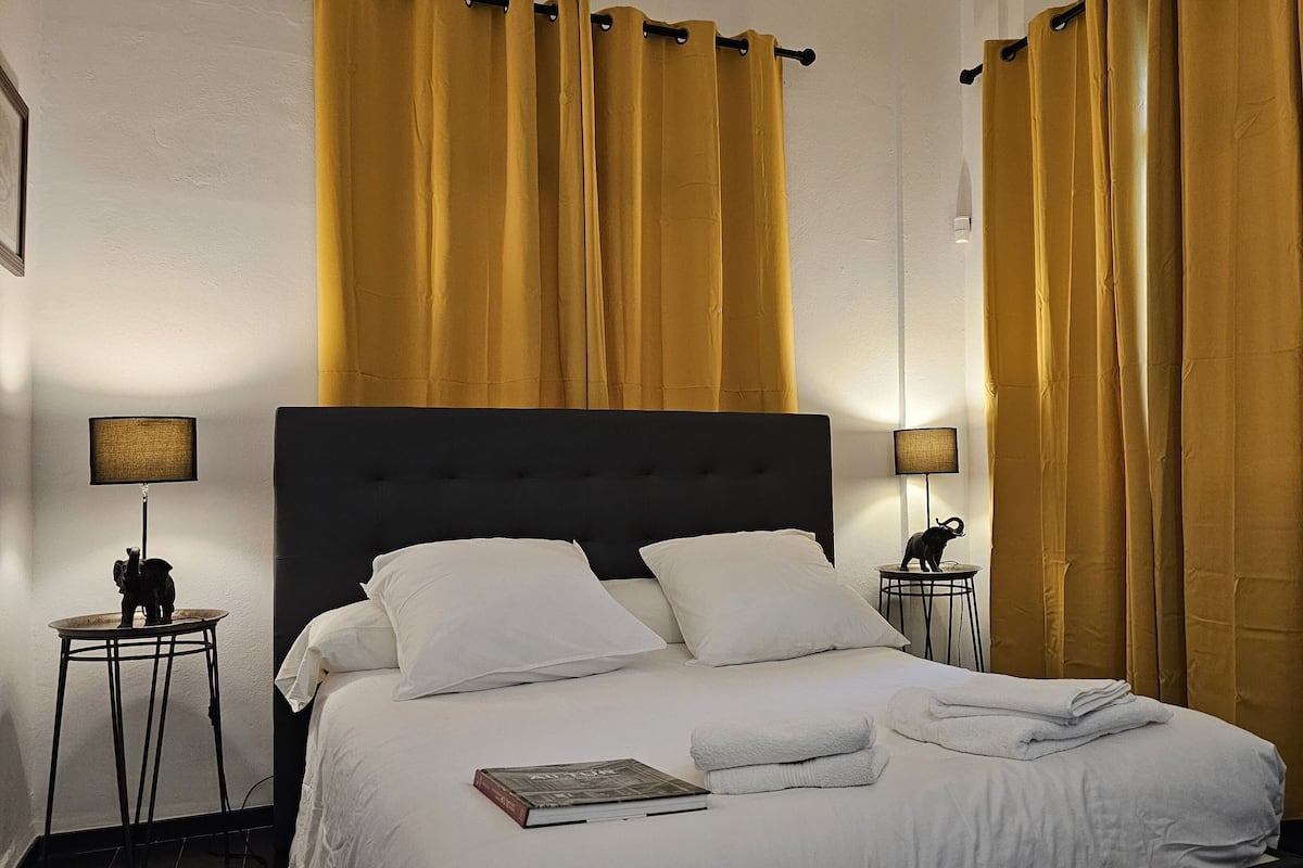 Comfort Double Room, 1 Double Bed, Non Smoking, Private Bathroom | 1 bedroom, premium bedding, in-room safe, individually decorated