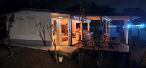 Bungalow Confort, 1 lit double et 1 canapé-lit, salle de bains privée | Terrasse/Patio