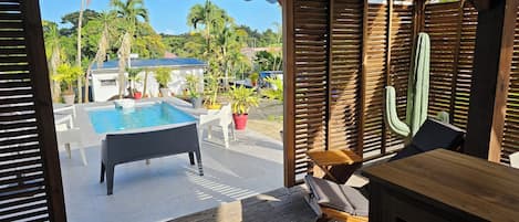Elite-Bungalow, 1 Queen-Bett, zum Garten hin | Terrasse/Patio