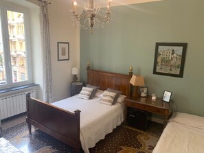 Premium bedding, down comforters, individually decorated - Bed & Breakfast Edel (Genoa)