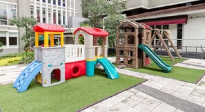 Children’s play area – outdoor - Sudirman Park Apartment by Merry (Jakarta)