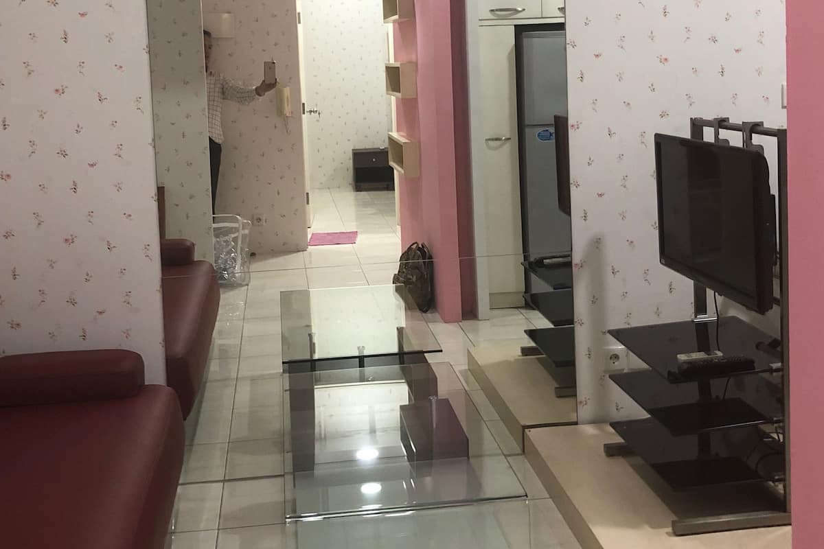 Economy Apartment, 2 Bedrooms, City View | Living room | 32-inch LCD TV with cable channels, TV