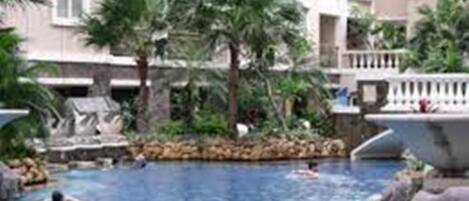 2 outdoor pools