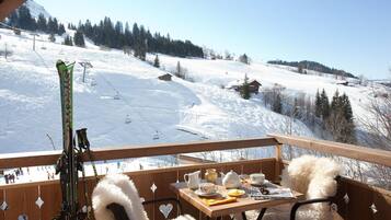 Tägliches Frühstücksbuffet (10.00 EUR pro Person)