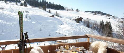 Daily buffet breakfast (EUR 10.00 per person)