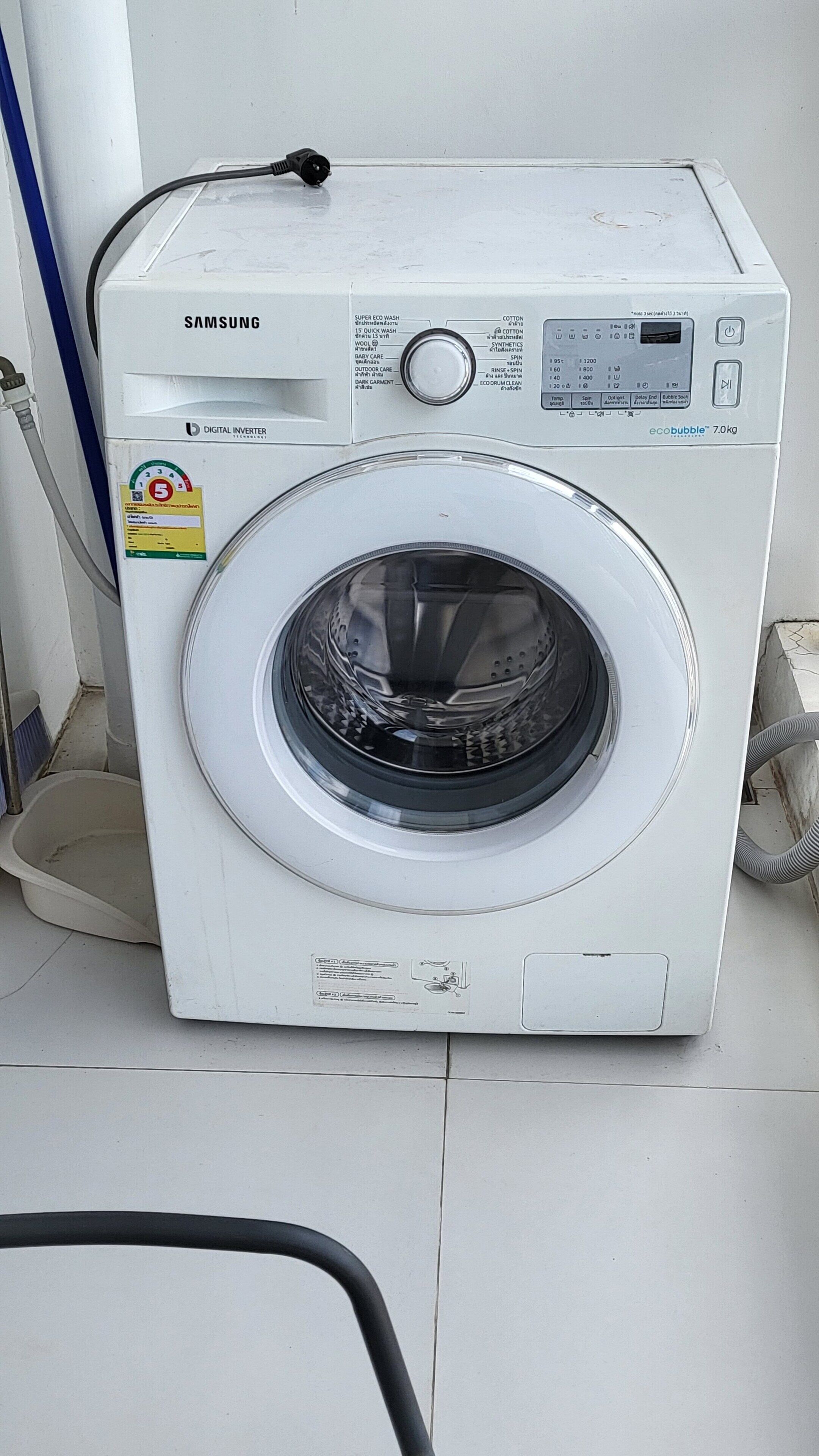 A Samsung digital inverter washing machine with a transparent door, control panel, and a 7kg eco-bubble detergent compartment.