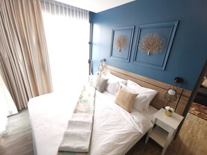 Appartement Signature, 1 chambre, vue mer | Coin séjour | Télévision LCD de 32 pouces avec chaînes par câble, télévision