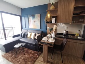 Signature Apartment, 1 Bedroom, Sea View | Living room | 32-inch LCD TV with cable channels, TV - Simply Comfy Apartment by Patsamon (Pattaya)