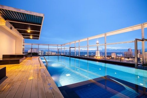 Simply Comfy Apartment by Patsamon