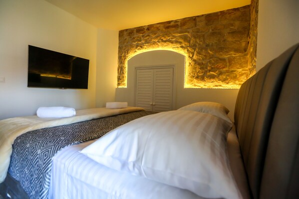 Chambre Luxe | Coin séjour | Télévision à écran plat