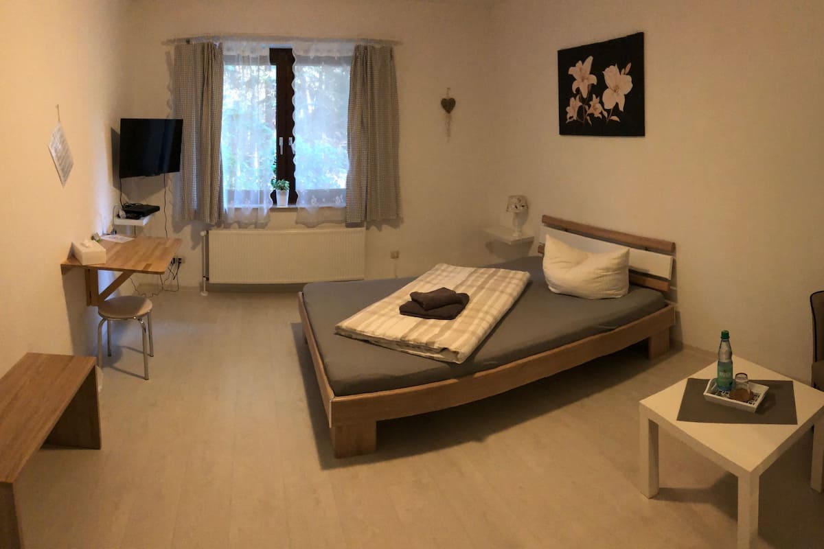 Standard Single Room | 1 bedroom, desk, iron/ironing board, cribs/infant beds