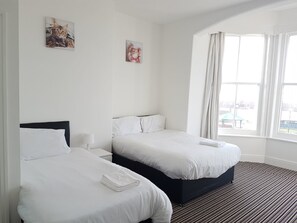 Superior-Dreibettzimmer, mit Bad, Meerblick | Bettwäsche