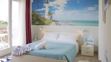 Double Room, Balcony, Partial Lake View | 1 bedroom, minibar, in-room safe, individually decorated
