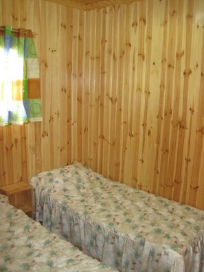 Bungalow, 2 chambres (Max. 5 people) | 2 chambres, rideaux d’obscurcissement, accès au Wi-Fi (inclus)