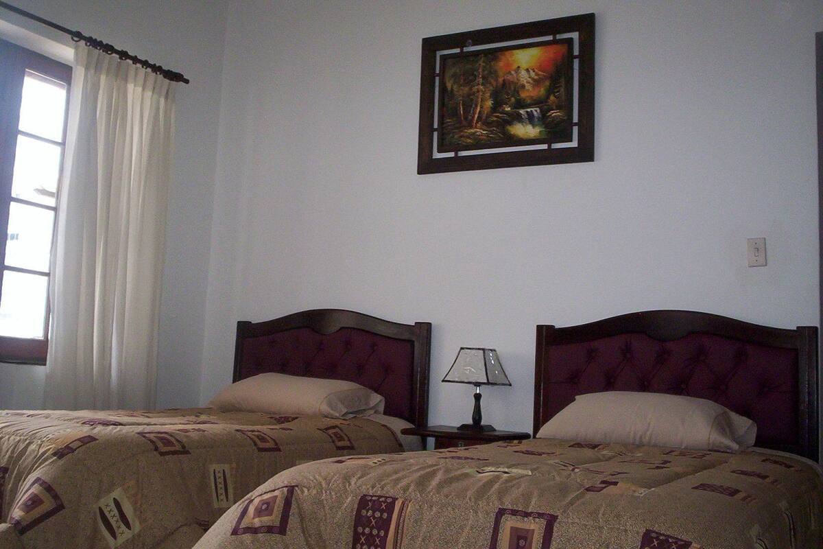 1 habitación, escritorio, camas plegables/adicionales y wifi gratis