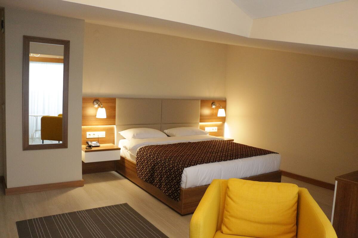 In-room safe, desk, iron/ironing board, free cots/infant beds