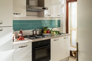 Apartment, 3 Schlafzimmer | Eigene Küche | Großer Kühlschrank, Mikrowelle, Ofen, Herdplatte