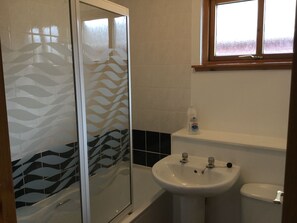 Apartment | Bilik Mandi | Gabungan pancuran/tab mandi, kelengkapan dandanan diri percuma 