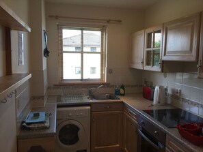 Two-Bedroom Apartment | Private kitchen | Full-size fridge, microwave, oven, stovetop - Inverness Apartments - Glen View (Inverness)