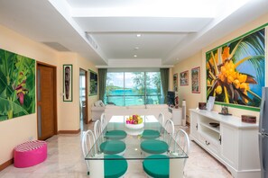 Oceanfront Premier Two-Bedroom Suite | Living area