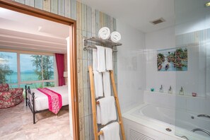 Oceanfront Premier Two-Bedroom Suite | Bathroom | Free toiletries, hair dryer, bathrobes, slippers - Almali Rawai Beach Residence (Rawai)