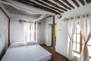 Soundproofing, free WiFi, bed sheets - Lala Hostel (Zanzibar Town)