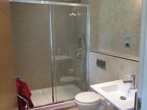 Apartment | Bathroom shower