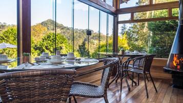 Petit déjeuner complet compris tous les jours