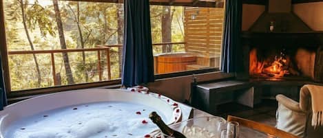 Premium bedding, minibar, desk, blackout drapes