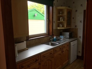 Three-Bedroom Apartment | Private kitchen | Full-size fridge, microwave, oven, stovetop - Inverness Apartments - Culduthel (Inverness)