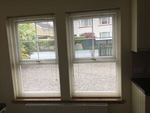 大型雪櫃/冰箱、微波爐、焗爐、爐具